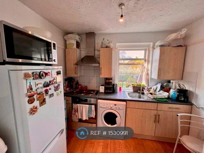 1 Bedroom Flat To Rent In Saxon Drive, Acton, W3