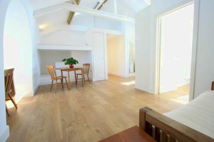 1 Bedroom Flat To Rent In Brighton Road, South Croydon, CR2