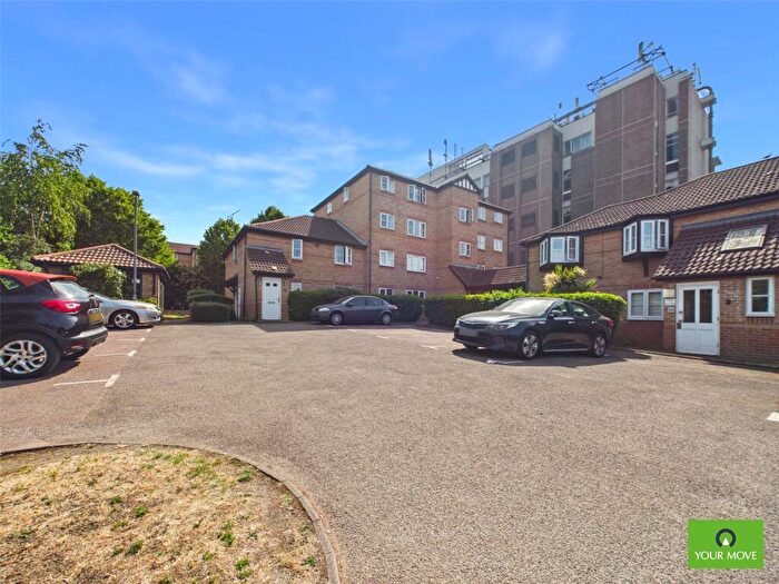 1 Bedroom Flat To Rent In Regarth Avenue, Romford, RM1