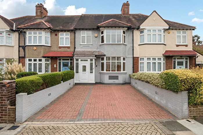 3 Bedroom Terraced House For Sale In Chelford Road, Bromley, BR1
