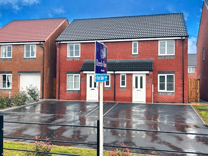 3 Bedroom Semi-Detached House For Sale In Biddlestone Close, Kingswood, Hull, East Yorkshire, HU7