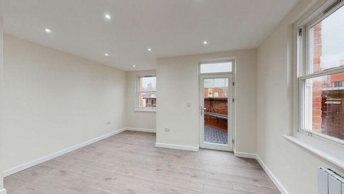 1 Bedroom Flat To Rent In High Street, Chesham, HP5