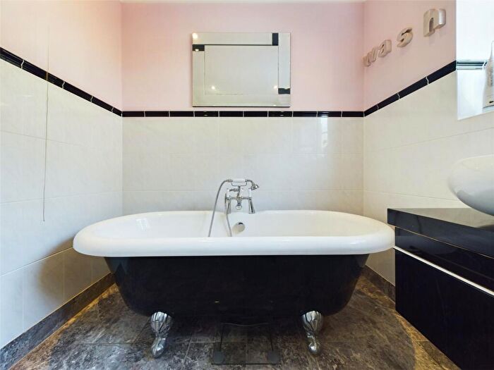 5 Bedroom Semi-Detached House For Sale In Shiplate Road, Bleadon, Weston-super-Mare, North Somerset, BS24