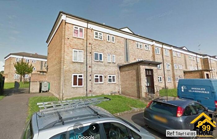 2 Bedroom Flat To Rent In Hillary Road, Hemel Hempstead, Hertfordshire, HP2