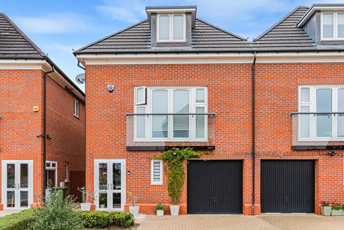 4 Bedroom Semi Detached House For Sale In Holland Gardens, London, SE9