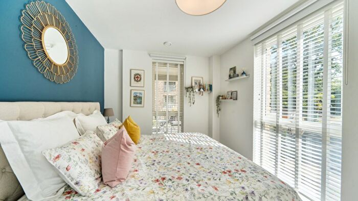 1 Bedroom Flat For Sale In Peart House, NW7