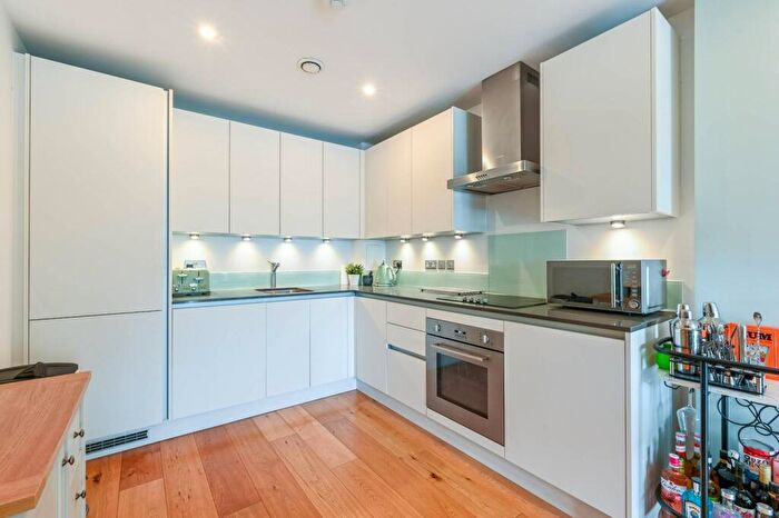 1 Bedroom Flat For Sale In Camden Road, Holloway, London, N7