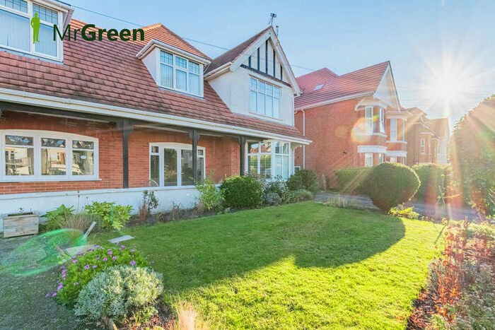 2 Bedroom Flat To Rent In Stourcliffe Avenue, Southbourne, BH6