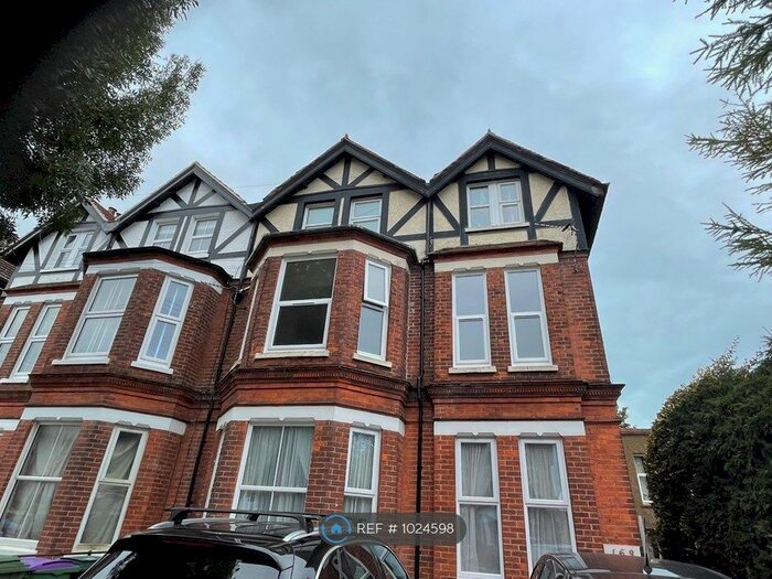 3 Bedroom Flat To Rent In Cheriton Road, Folkestone, CT19