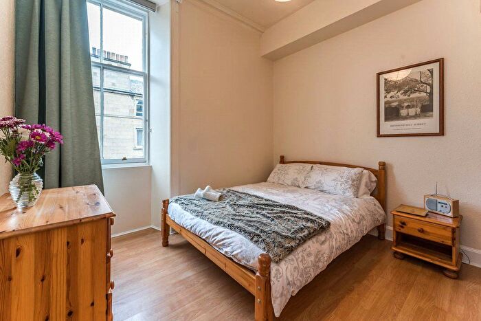 1 Bedroom Flat To Rent In Wardlaw Street, Edinburgh, EH11