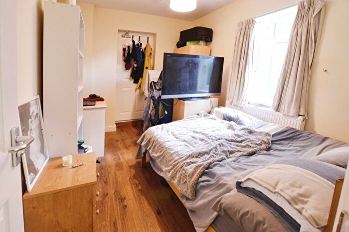 3 Bedroom Flat To Rent In Myrtle Grove, Jesmond, Newcastle Upon Tyne, NE2