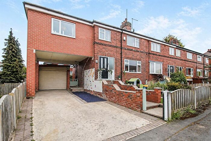 4 Bedroom End Of Terrace House For Sale In Westbourne Avenue, Pontefract, WF8