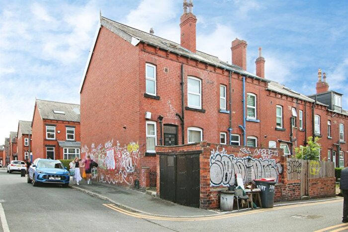 4 Bedroom End Terrace House For Sale In Hessle Terrace, Leeds, LS6