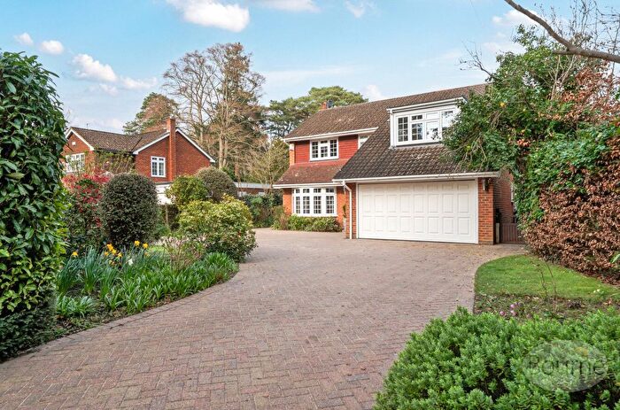 5 Bedroom Detached House For Sale In Pond Road, Hook Heath, Woking, Surrey, GU22