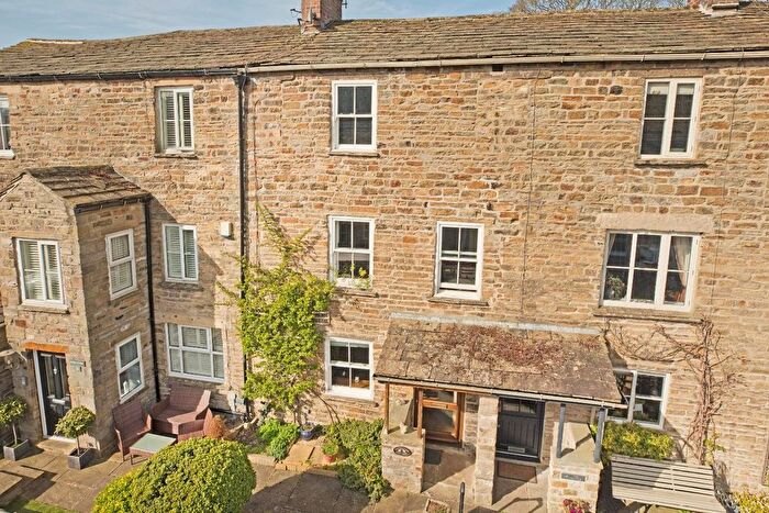 4 Bedroom Cottage For Sale In Old Lane, Low Mill, Addingham, LS29