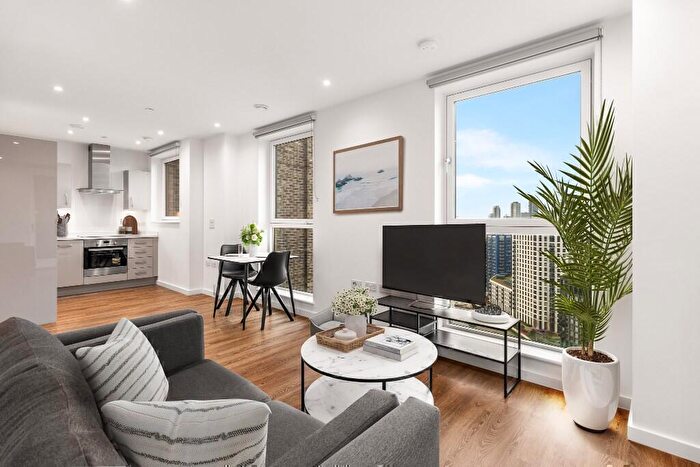 Studio To Rent In Silvertown Way, London, E16