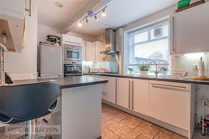 3 Bedroom End Terrace House For Sale In Ivy Green Drive, Springhead, Saddleworth, OL4