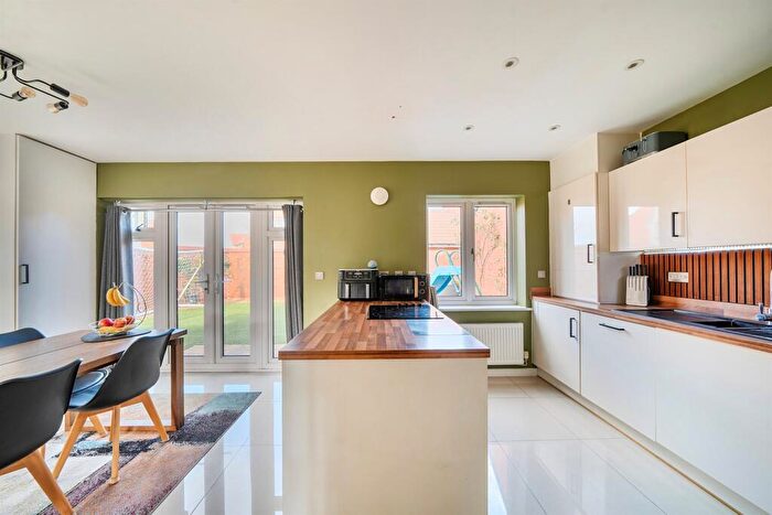 3 Bedroom Link Detached House For Sale In Wareham, BH20 - Photo 7