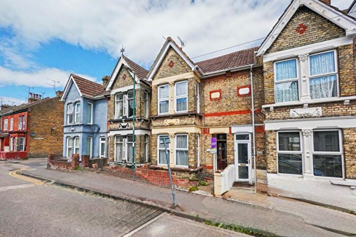 3 Bedroom Terraced House For Sale In Balmoral Road, Gillingham, ME7