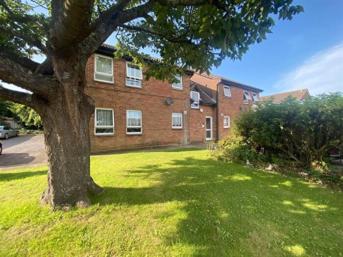 Studio For Sale In Lodge Close, Portslade, Brighton, BN41