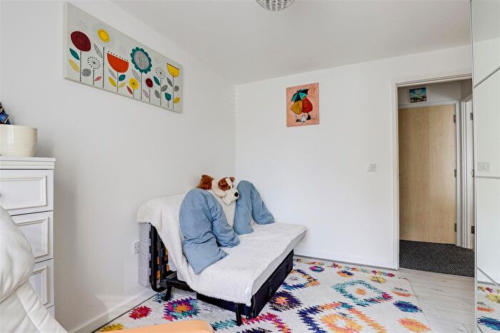 2 Bedroom Flat For Sale In Dukes Court, Portland Road, Hucknall, Nottinghamshire, NG15