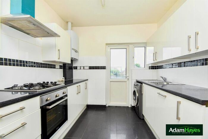 3 Bedroom Detached Bungalow To Rent In Milton Avenue, Barnet, EN5