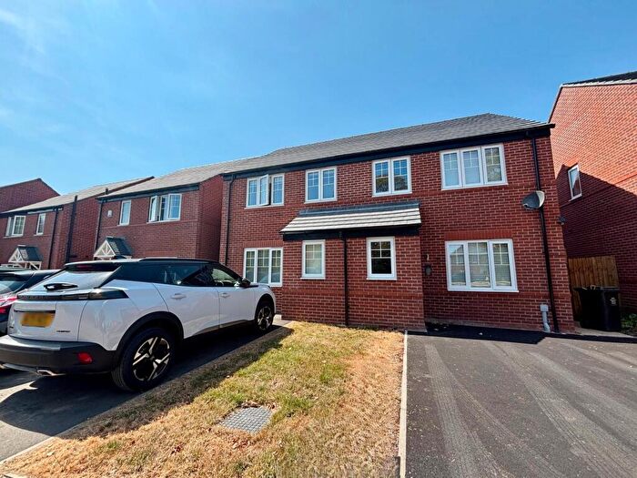 3 Bedroom House To Rent In Topaz Gardens, DE11