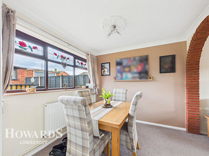 3 Bedroom Semi-Detached House For Sale In Fritton Close, Lowestoft, NR32
