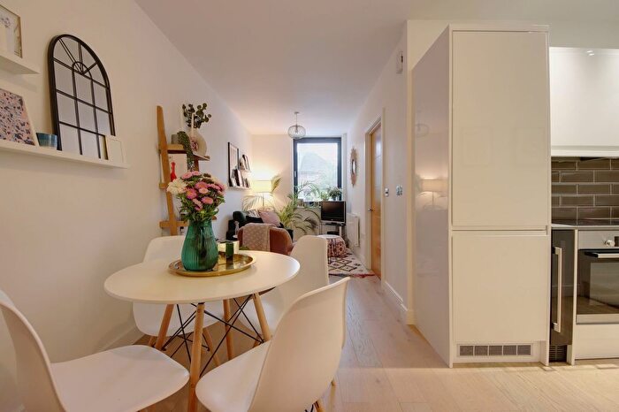 1 Bedroom Flat To Rent In Aldenham Road, Bushey, WD23