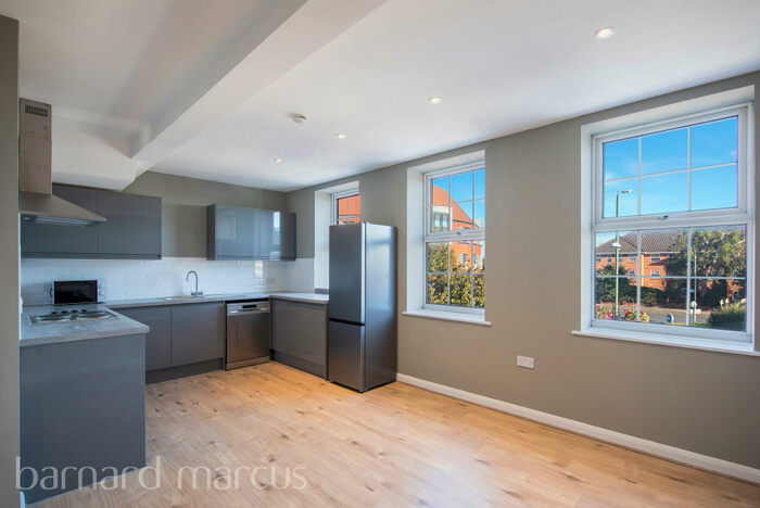 3 Bedroom Flat To Rent In Middleton Road, Carshalton, SM5