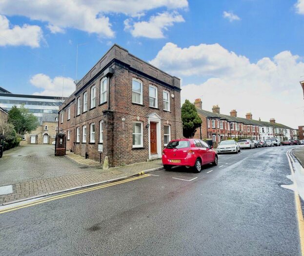 3 Bedroom House To Rent In Market Close, Poole, BH15