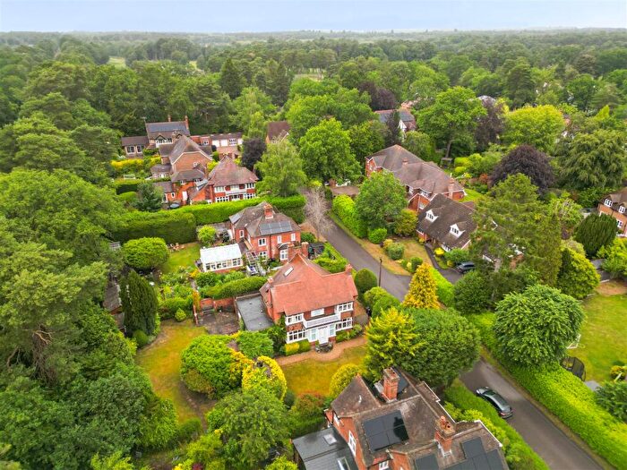 4 Bedroom Detached House For Sale In Heatherdene Avenue, Crowthorne, Berkshire, RG45