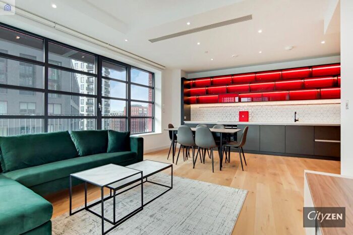 3 Bedroom Flat To Rent In Defoe House, City Island Way, London, E14