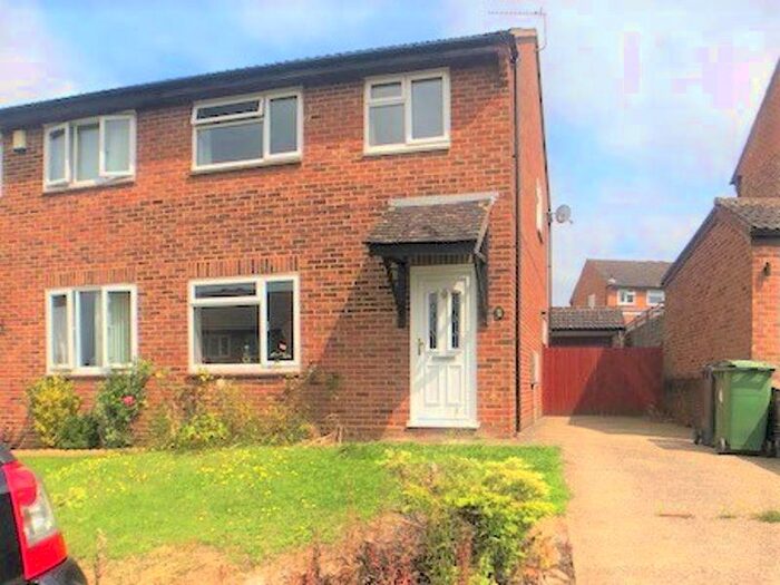 3 Bedroom Semi-Detached House To Rent In Reinden Grove, Maidstone, ME15