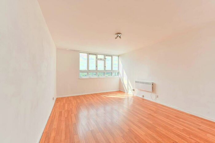 3 Bedroom Flat To Rent In Overhill Road, , Dulwich, London, SE22
