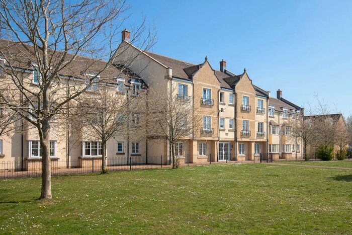 2 Bedroom Flat To Rent In Woodley Green, Witney, OX28