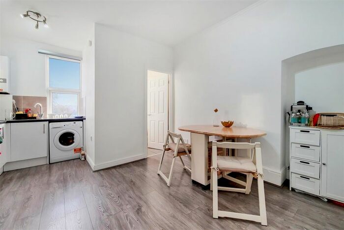 2 Bedroom Flat To Rent In Streatham Green, Streatham High Road, London, SW16