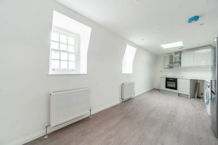 3 Bedroom Flat To Rent In Bridge Street, Pinner, HA5