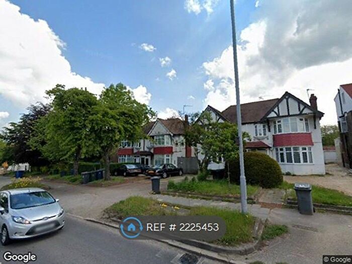 3 Bedroom Semi-Detached House To Rent In Watford Way, London, NW4