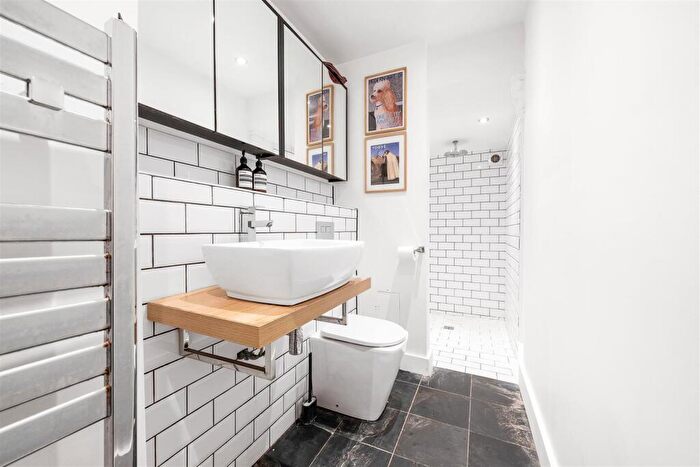 1 Bedroom Flat For Sale In Camden Hill Road, SE19