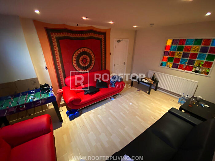 7 Bedroom House To Rent In Chestnut Avenue, Leeds, LS6