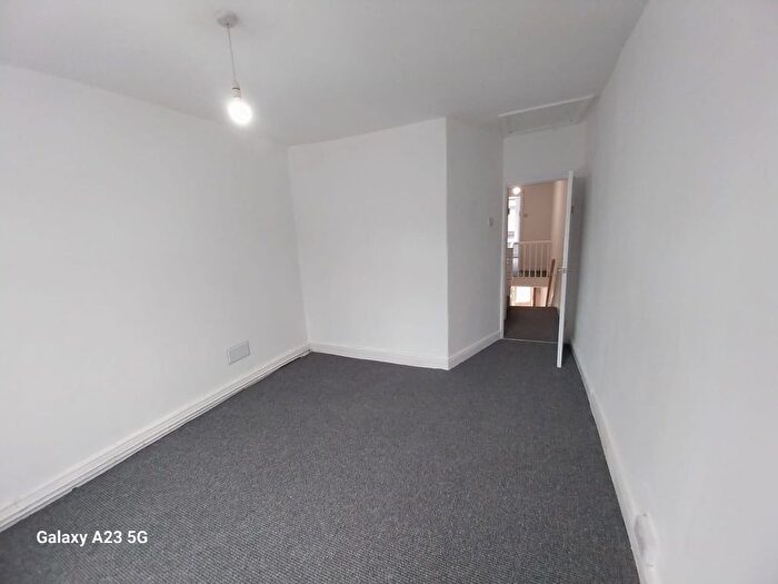 3 Bedroom Terraced House To Rent In Wellington Street West, Salford, M7
