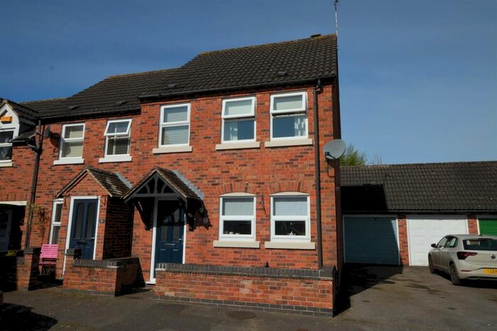 3 Bedroom End Of Terrace House For Sale In Hattons Court, Melbourne, DE73