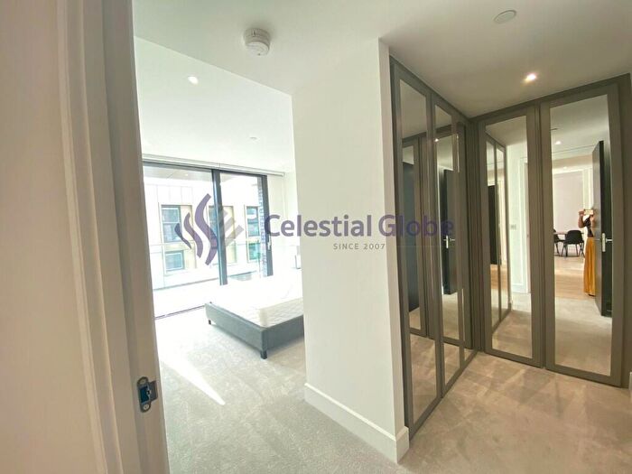 2 Bedroom Flat To Rent In Piazza Walk, London, E1