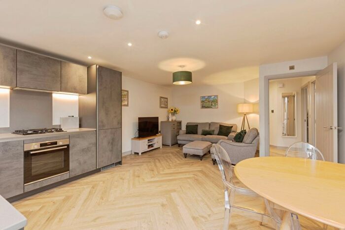 2 Bedroom Flat For Sale In Goods Station Road, Tunbridge Wells, Kent, TN1