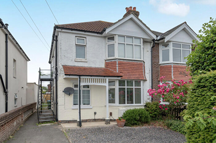 2 Bedroom Flat To Rent In Winchester Road, Southampton, Hampshire, SO16