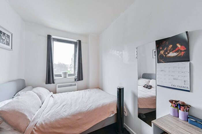 3 Bedroom Flat To Rent In Balham Hill, Balham, London, SW12