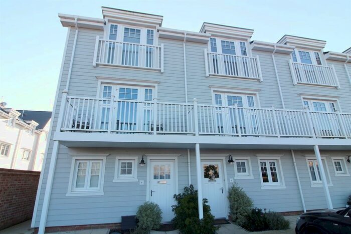 3 Bedroom Town House To Rent In Connecticut Street, Reading RG2