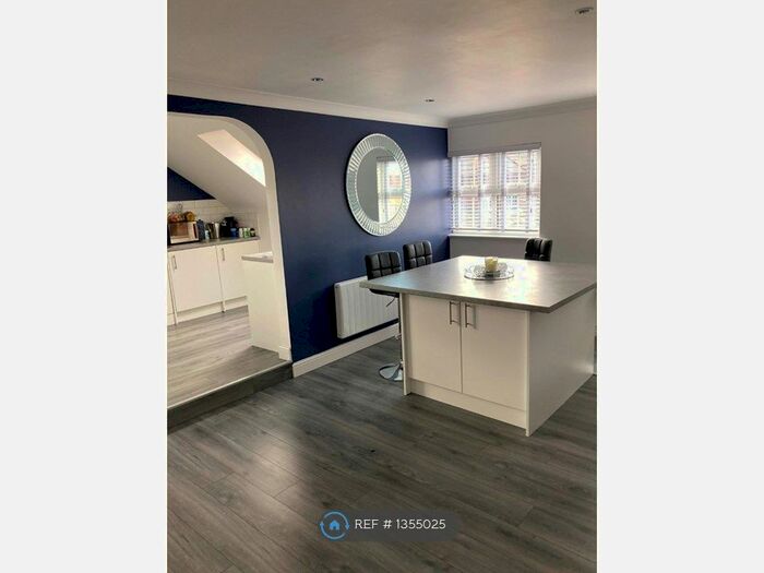 2 Bedroom Flat To Rent In The Spinnakers, Liverpool, L19