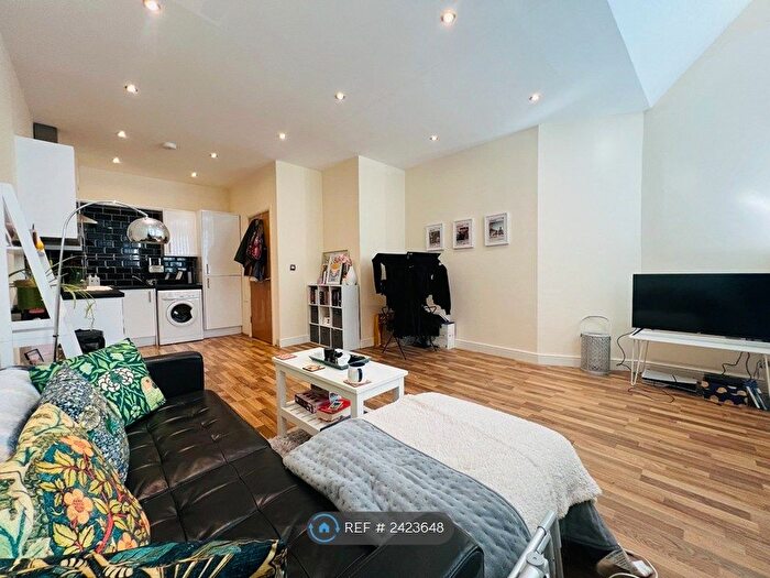 1 Bedroom Flat To Rent In Richardshaw Lane, Pudsey, LS28